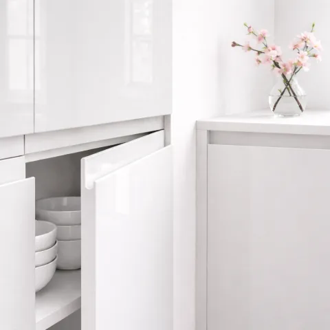 Porte Cekonay blanche brillante Luxe à poignée sculptée Finger-Pull, pour un projet compatible avec des meubles Castorama