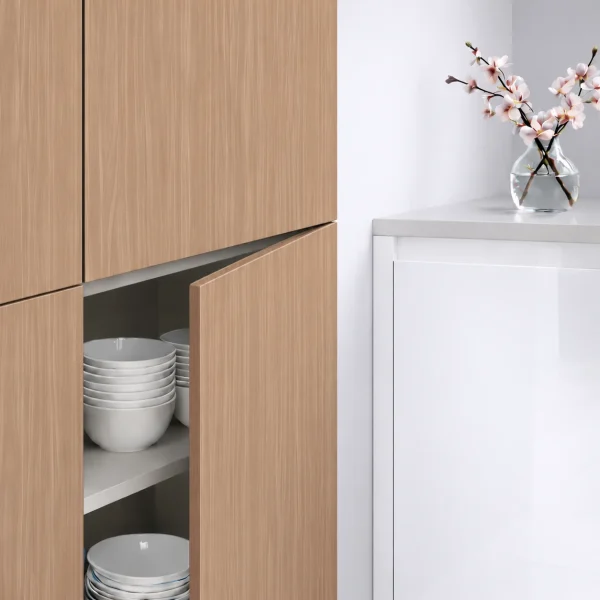Porte de cuisine Picasso 01 SM Zénit supermate, décor noyer clair au fil vertical.